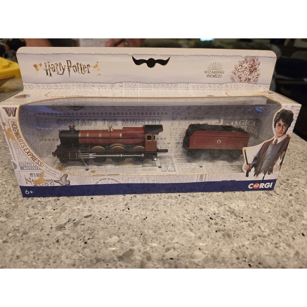 Corgi Official Harry Potter - Hogwarts Express Die Cast 1:100 Scale - NEW